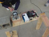 JPL 2004 - Motor opening trap door